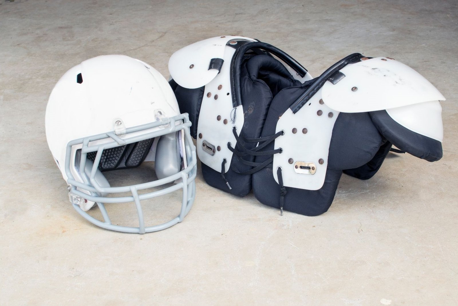 Best Youth Football Shoulder Pads (2026) 1 Best Youth Football Shoulder Pads (2026)