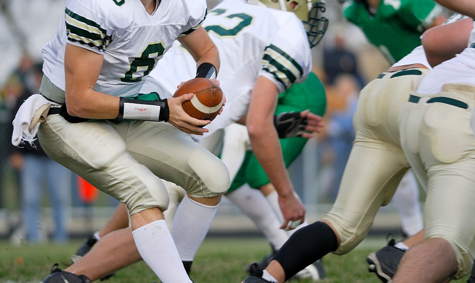Best Youth Football Pants (2026) 1 Best Youth Football Pants (2026)